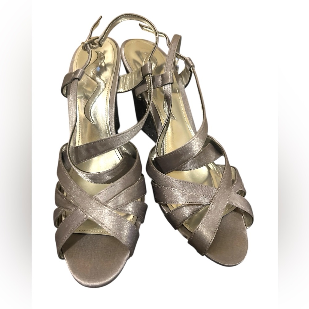 Nina Metallic Strappy Women's sparkly wedge Sandals - size 7.5